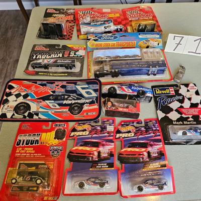 Mark Martin #6 13 piece collectables