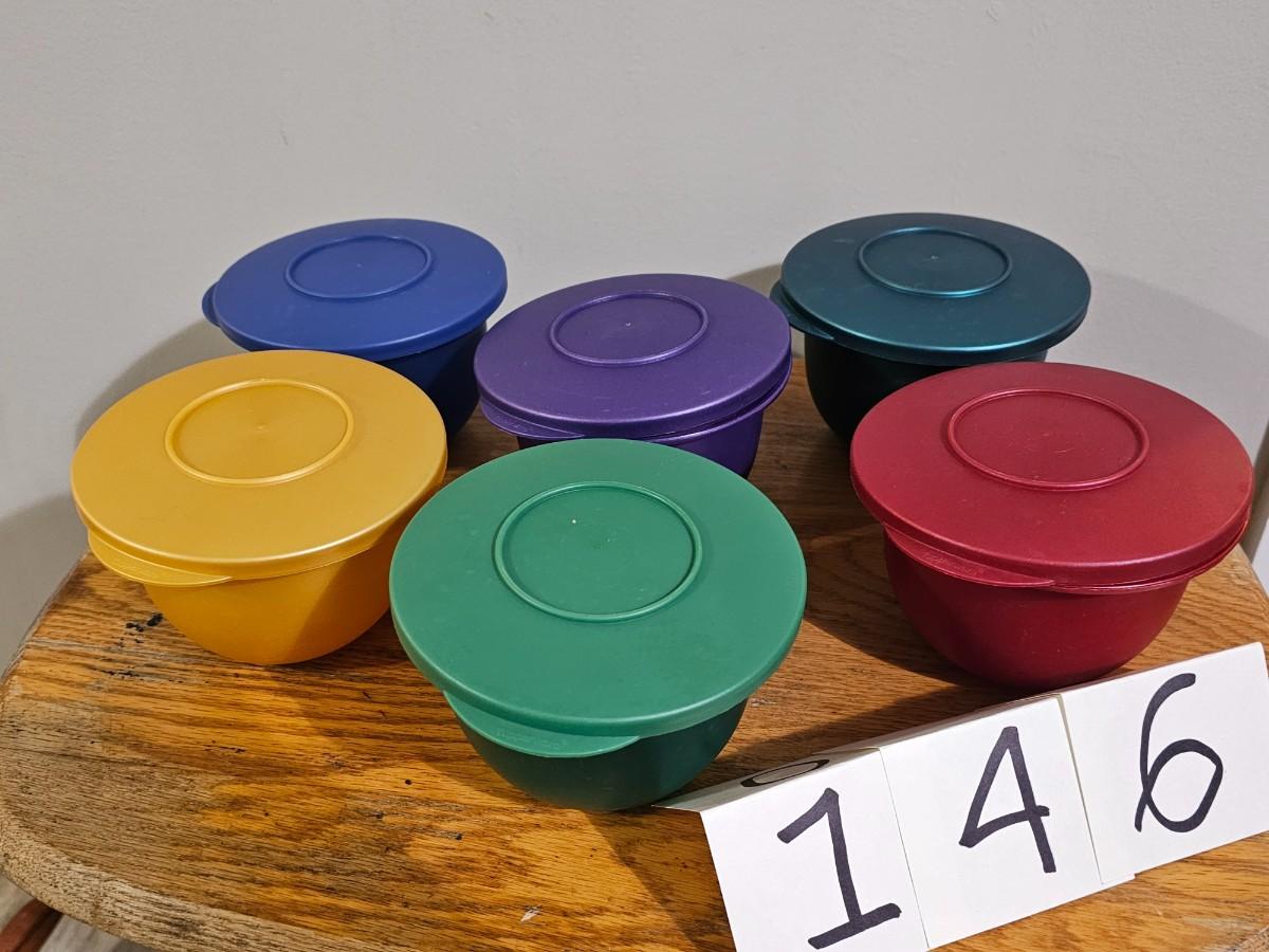 Tupperware bowls with lids | EstateSales.org