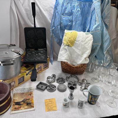 Rustikal decorative cookie press with original box Rosettes, Glassware