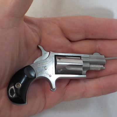 North American Arms/ 5 shot / 22LR/ Single action vest gun.est. $75 to $250.
