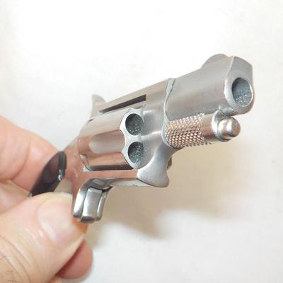 North American Arms/ 5 shot / 22LR/ Single action vest gun.est. $75 to $250.