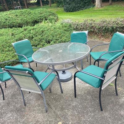 Outdoor Patio Set of 6 mesh & metal chairs with green cushions