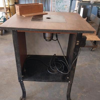 CRAFTSMAN ROUTER IN A PORTABLE TABLE WITH SOME BITS