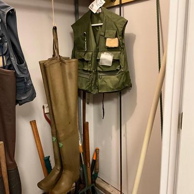 S1927 Orvis Fly Fishing Vest with Trolley Waders