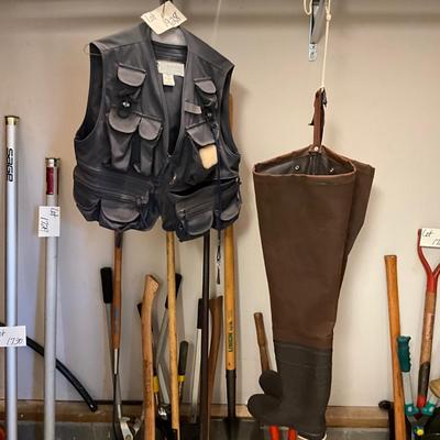 S1928 Columbia Fly Fishing Vest with Red Ball Waders