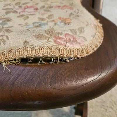 VINTAGE FOLDING ROCKER CHAIR