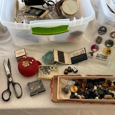 UB2026 Sewing Buttons and Accessories Lot