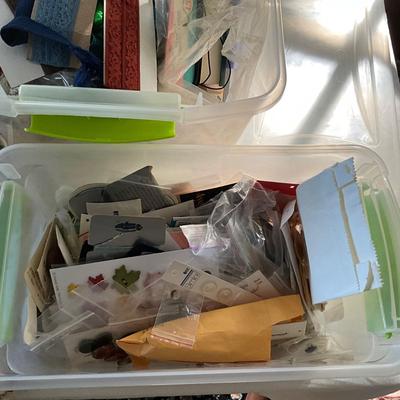UB2026 Sewing Buttons and Accessories Lot