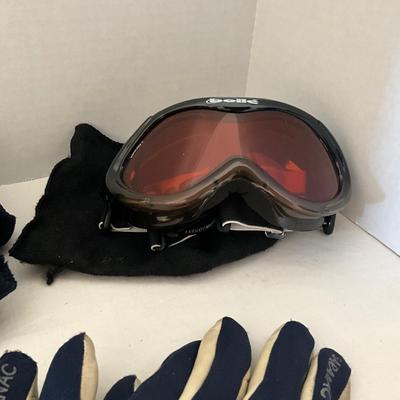UB2027 Lot of Vintage Bolle Ski Goggles , with Hat and Gloves