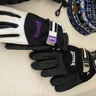 UB2032 Set of Vintage Ski Hat and Marker Gloves, Merkley Wool Hat