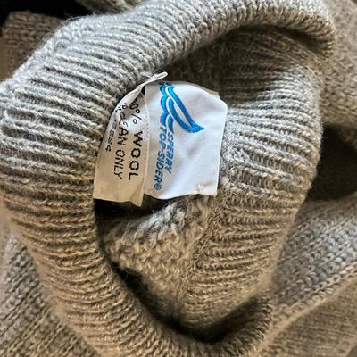 UB2035 Vintage Sperry Wool Sweater with 3 Wool Hats