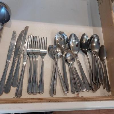 VARIETY OF KITCHEN UTENSILS AND SOME FLATWARE