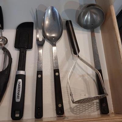 VARIETY OF KITCHEN UTENSILS AND SOME FLATWARE