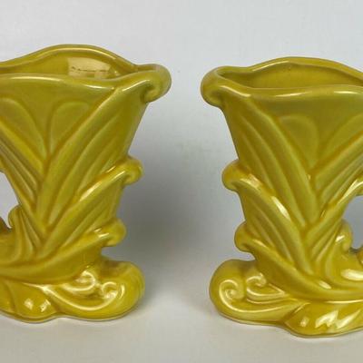 SHAWNEE ART POTTERY SMALL CORNUCOPIA VASES 835 pair 1940s 