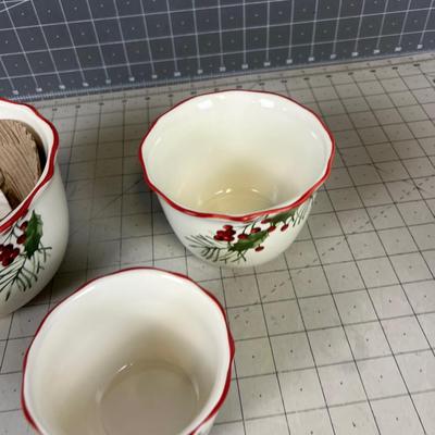 3 Nesting Bowls by Better Home & Garden  Holly Berry NEW 