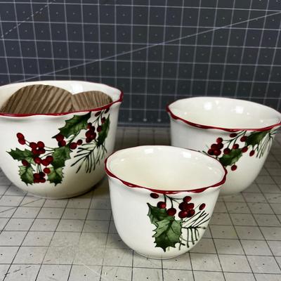 3 Nesting Bowls by Better Home & Garden  Holly Berry NEW 