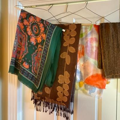 UB2059 Lot of Scarves/Shawls