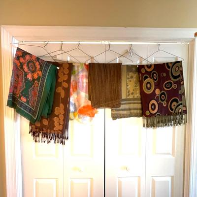 UB2059 Lot of Scarves/Shawls