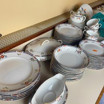 Lovely Noritake set of fine china