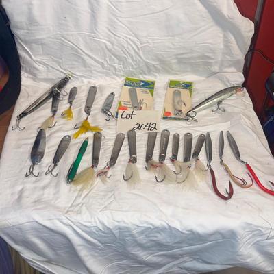 S2042 Mixed LOT of Fishing Lures