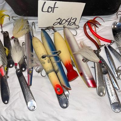 S2042 Mixed LOT of Fishing Lures