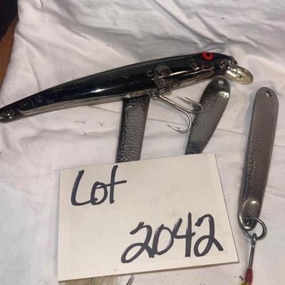 S2042 Mixed LOT of Fishing Lures