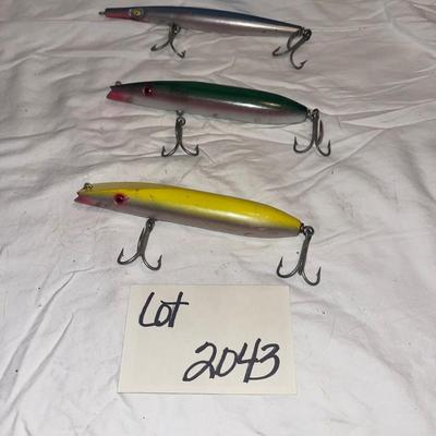S2043 LOT of Fishing Lures