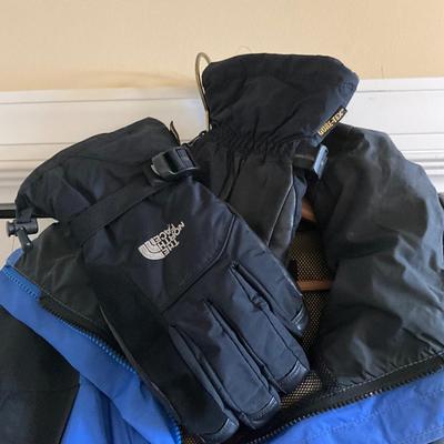 UB2072 Men's NORTH FACE 3pc Set Jacket, Pants, Gloves