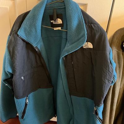 UB2096 Lot of 4 Fleece Pullover and Jackets Columbia & North Face