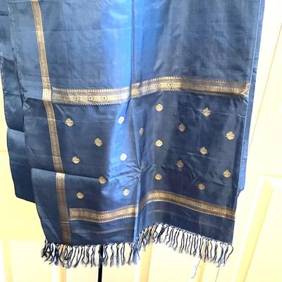 UB2097 Lot of Blue Silk Shawl with Vintage Pearl Handbags, Necklace and Bracelet