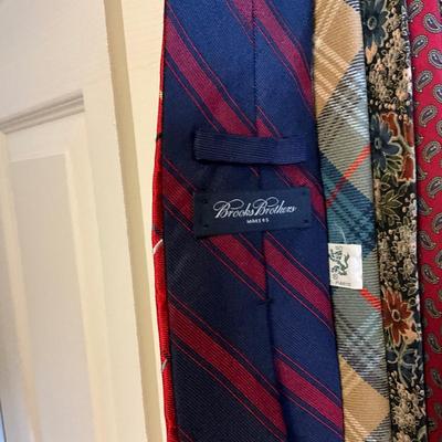UB2103 Large Lot of Vintage Brooks Brothers ,Jos A. Bank Mens Silk Ties