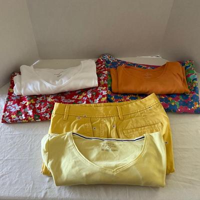 UB2107 Lot of Ladies TALBOTS Shorts and Top Sets