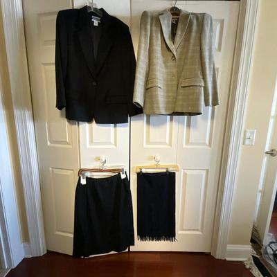 UB2113 Lot of Ladies PENDLETON Suit Sets with Scarf