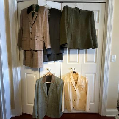 UB2114 Lot of Ladies Vintage Clothing Suits and more