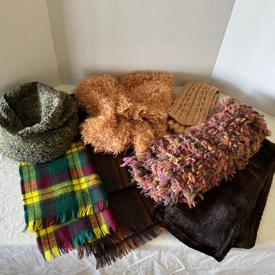 UB2118 Lot of Ladies Scarves Scotland, J.H. Collectibles and more