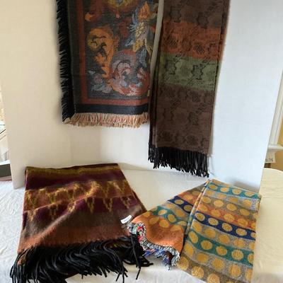 UB2119 Lot of Four Wool Scarves