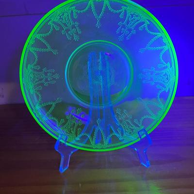 1930s (?) Uranium Ballerina/Cameo Design