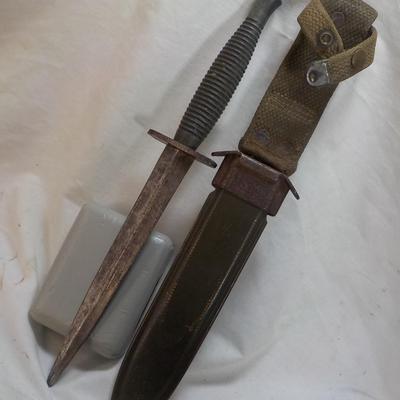 Rare-WW2 - FAIRBAIRN-SYKES Army Commando unit Dagger and M8 scabbard .est. $75 to $200.