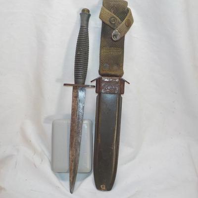 Rare-WW2 - FAIRBAIRN-SYKES Army Commando unit Dagger and M8 scabbard .est. $75 to $200.