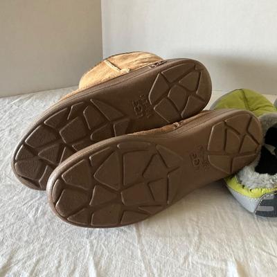 UB2131 Pair of Unisex Vintage Original UGG Boots with L.L. Bean Slippers, and Flip Flops