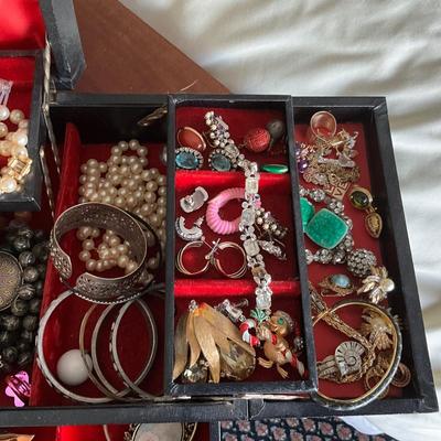 UB2134 Large Lot of Costume Jewelry with Leather Jewelry Box