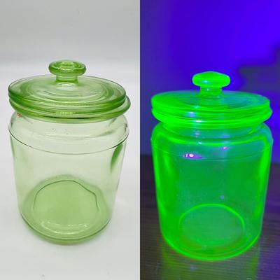 ANCHOR HOCKING DEPRESSION URANIUM  GREEN GLASS LIDDED PROVISION JAR
