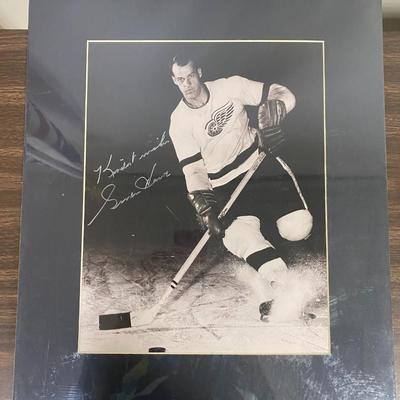 Gordie Howe 1957 Autographed Photo