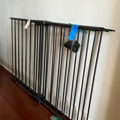 FC2160 Pair of Black Metal Gates