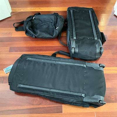 FC2162 Set of Three Eddie Bauer Duffle Bags
