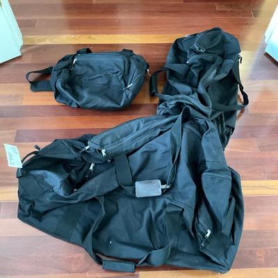 FC2162 Set of Three Eddie Bauer Duffle Bags