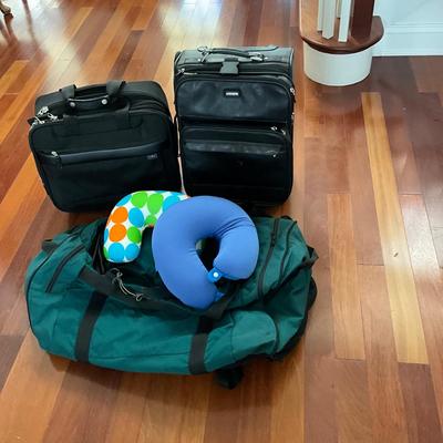 FC2163 Two Rolling Bags Brookstone/ L.L. Bean with Neck Pillows