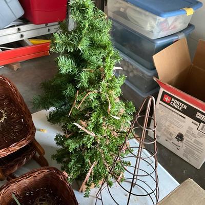 G2184 Santa and Faux Small Tree Lot and Decor