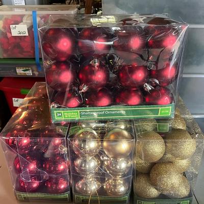 G2185 Christmas Ball Decorations New in Box