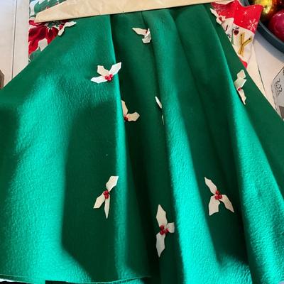 G2190 Vintage Tablecloths and Linen Decor